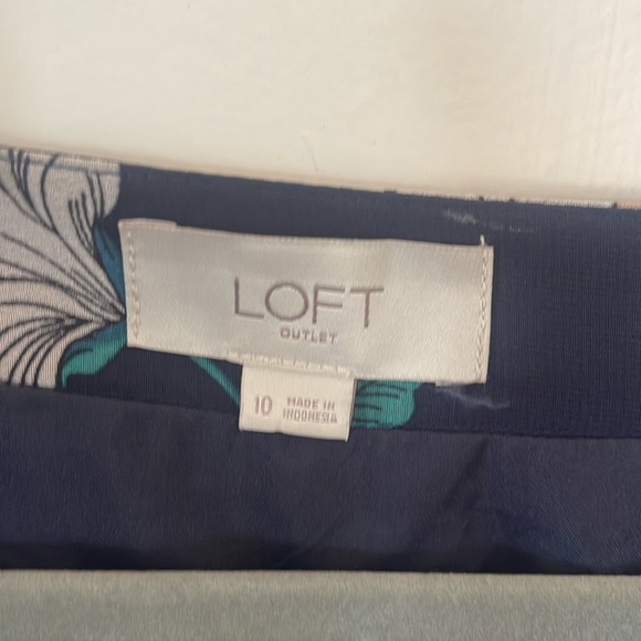 Beautiful floral skirt - Picture 3 of 3